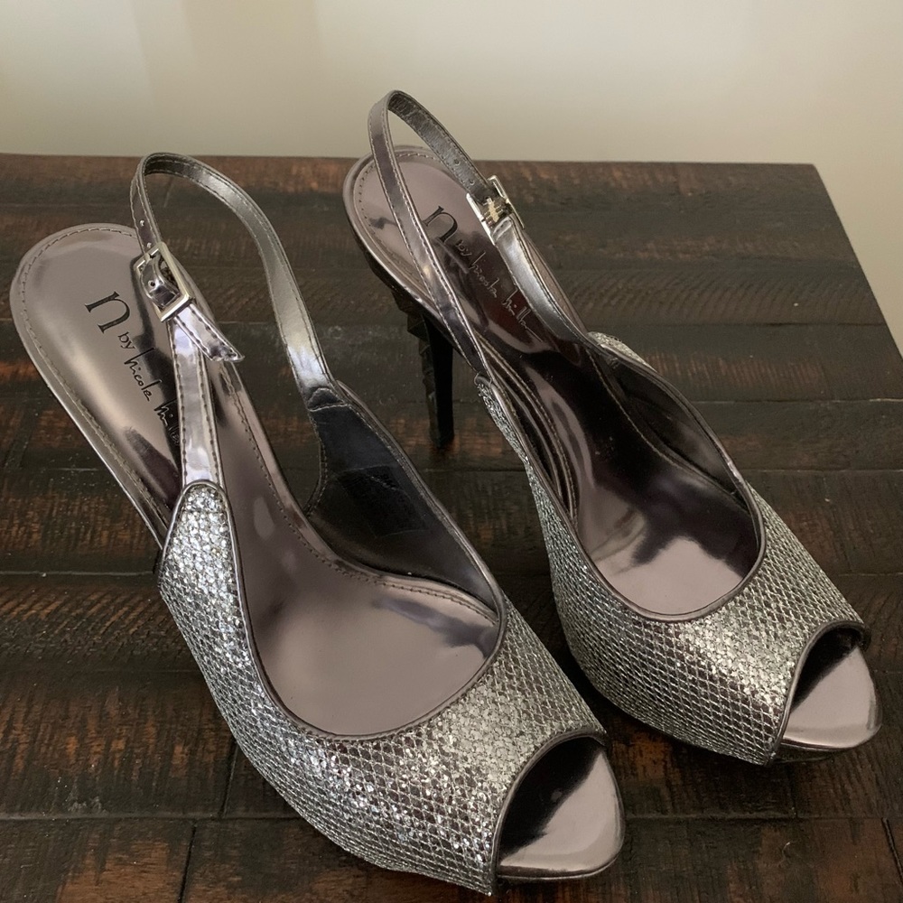 Pre-loved. Great Condition. Please see pictures.